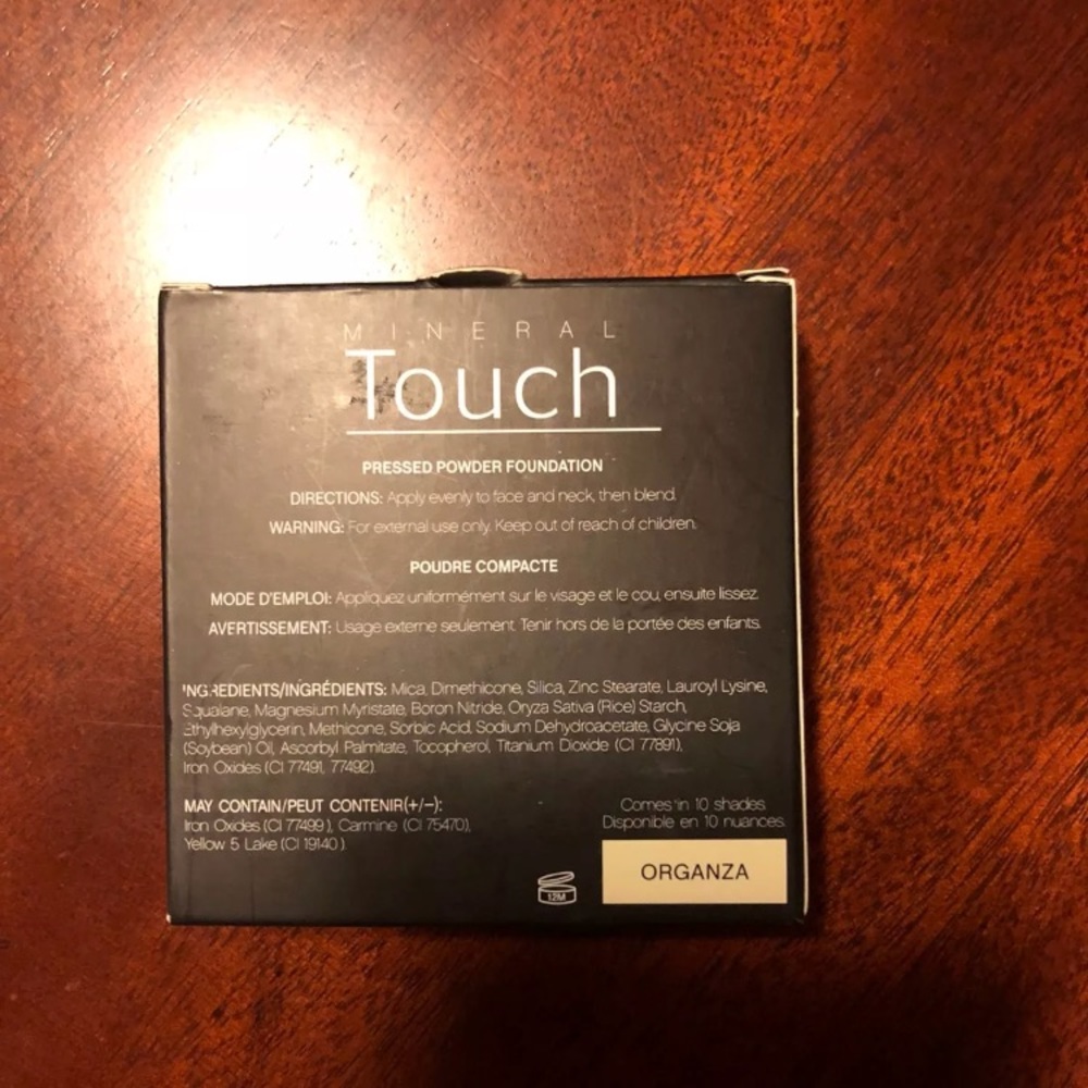 Younique Pressed Powder Foundation